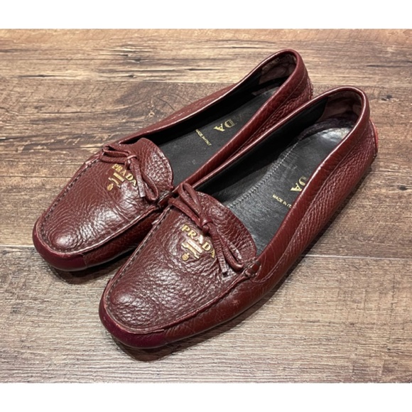 ✨Vintage PRADA Gold Logo Leather Loafers Slip-On Flats with Bow - Picture 8 of 13